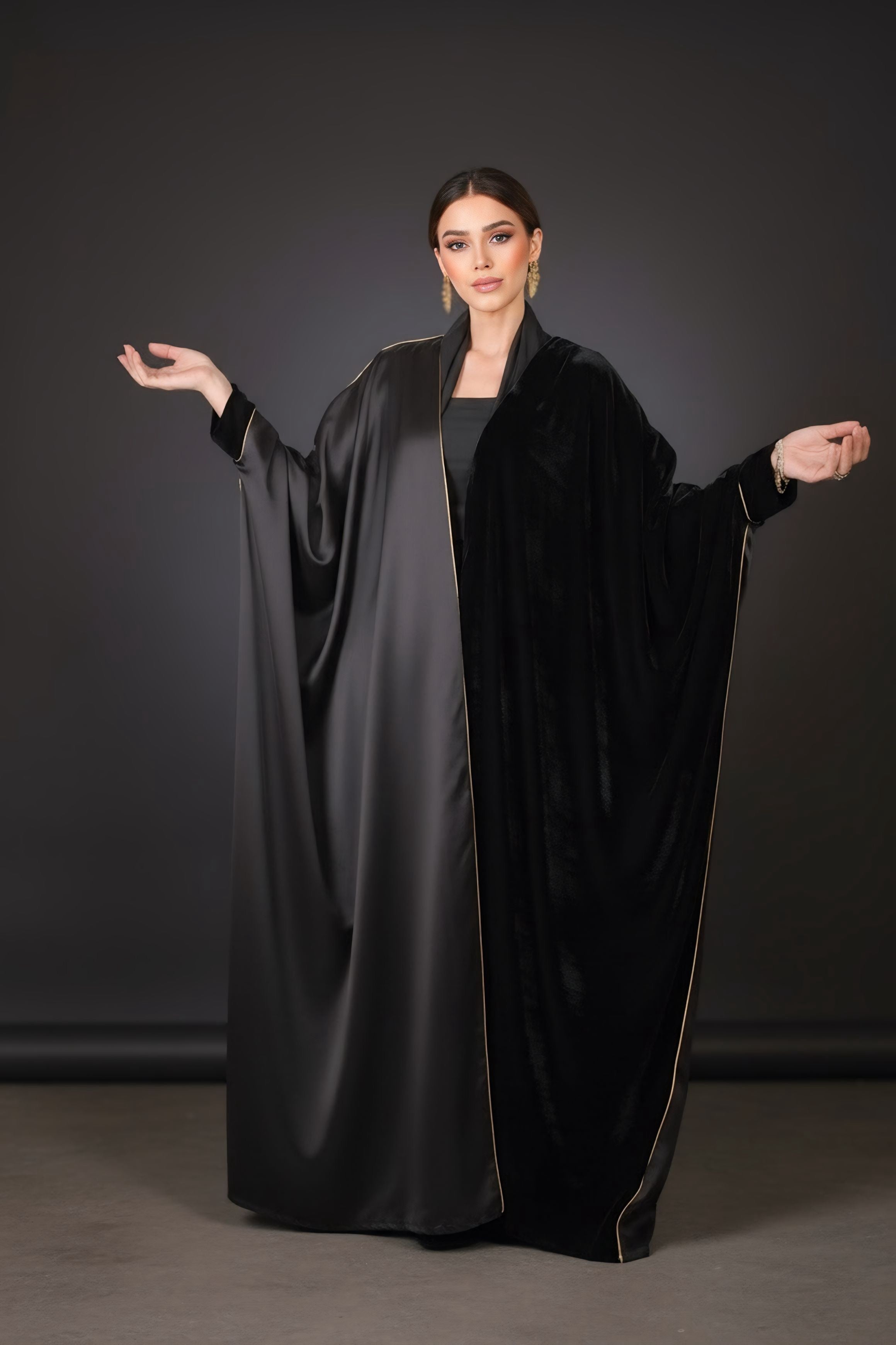 Mirror of Noor Abaya